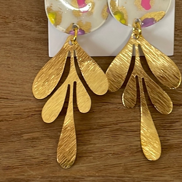 🎉💕 NEW ARRIVAL! Bella Multicolor Gold Dangle Earrings Easter Gifts - Picture 3 of 6
